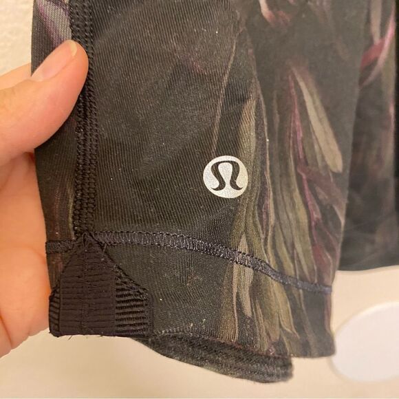 Lululemon Atma Tank Midnight Iris Multi Black floral print size 8/10 - Picture 10 of 13